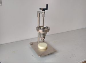 Carr Angle of Spatula Test of Bulk Solids