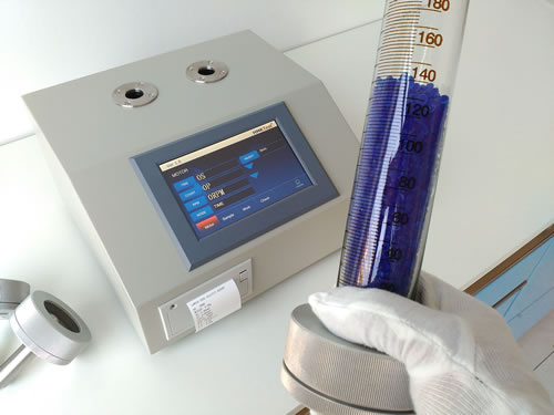 Standard Test Methods for Determining Loose and Tapped Bulk Densities of Powders using a Graduated Cylinder